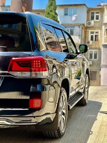 Toyota Land Cruiser-8
