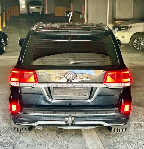 Toyota Land Cruiser-9