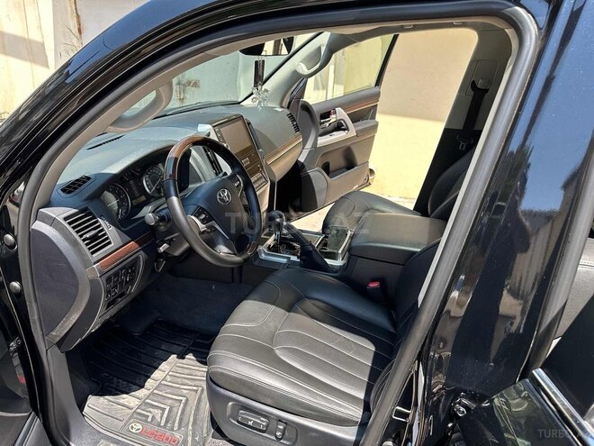 Toyota Land Cruiser-13