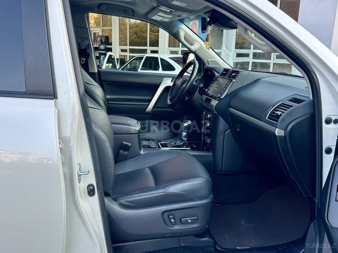 Toyota Land Cruiser Prado-8