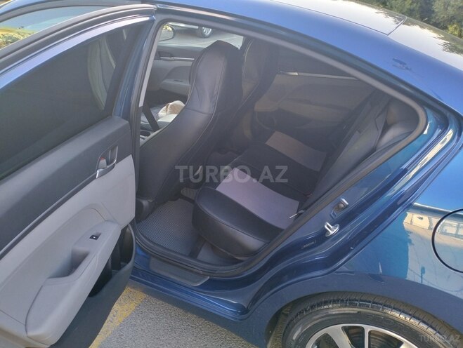 Hyundai Elantra 2018, 168,981 km - 2.0 l - Bakı