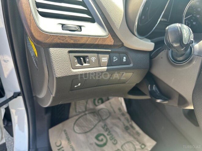 Hyundai Santa Fe-11