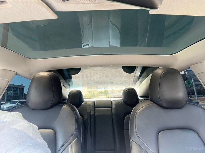 Tesla Model 3-12