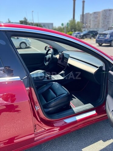 Tesla Model 3-11
