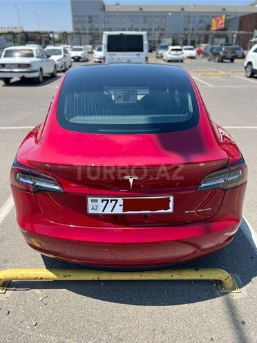 Tesla Model 3-9