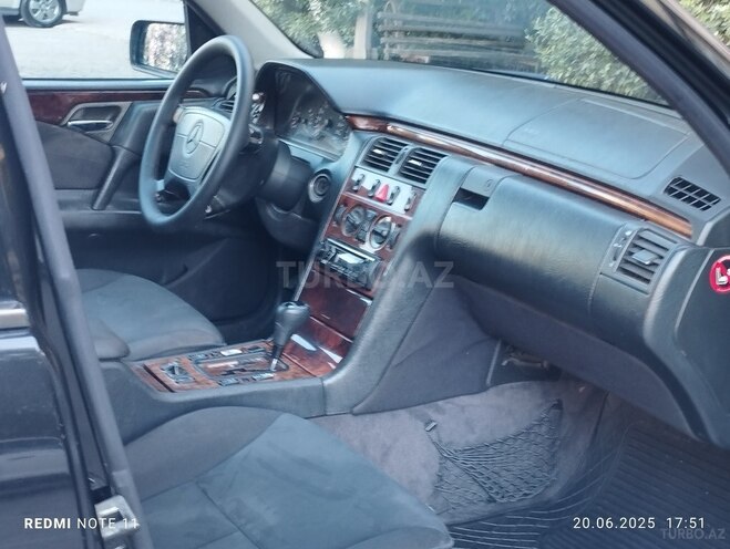 Mercedes E 240 1998, 256,000 km - 2.4 l - Sumqayıt