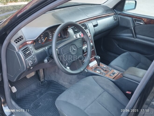 Mercedes E 240 1998, 256,000 km - 2.4 l - Sumqayıt