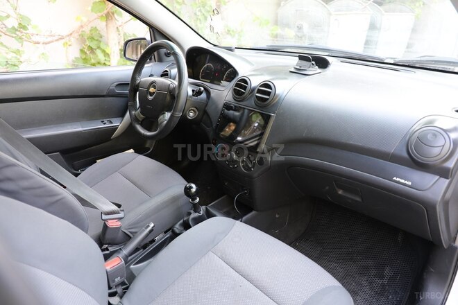 Chevrolet Aveo-5