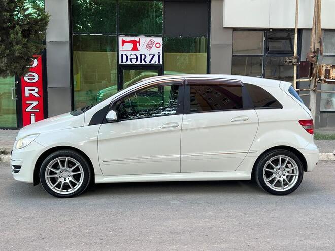 Mercedes B 180 2011, 111,000 km - 1.7 l - Sumqayıt