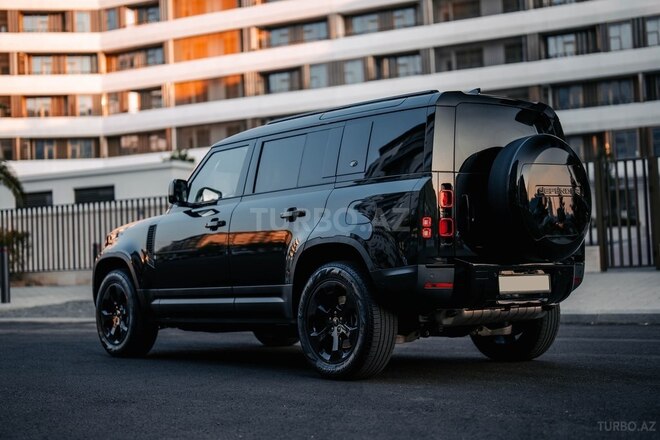 Land Rover Defender-7