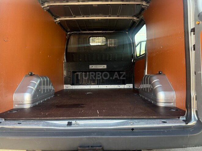 Ford Transit-9