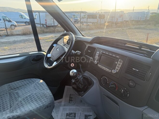 Ford Transit-5