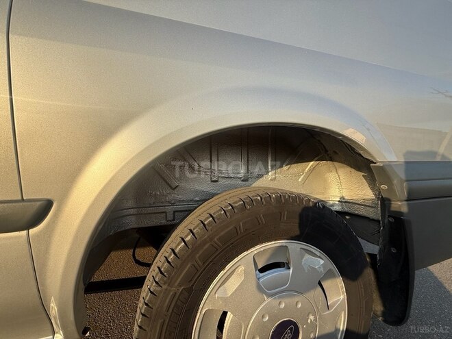 Ford Transit-12