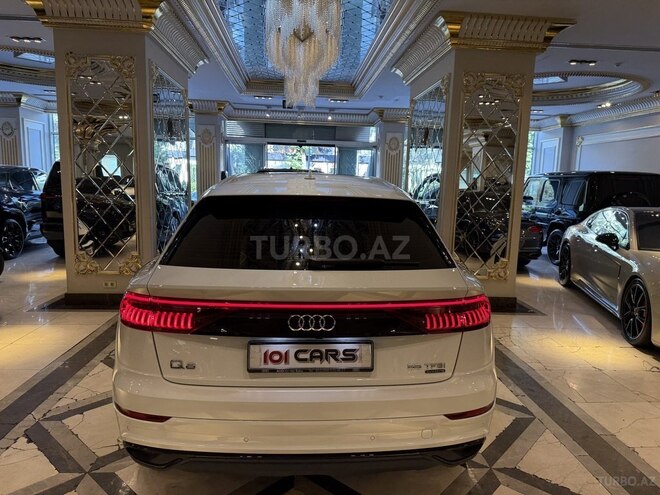 Audi Q8-6
