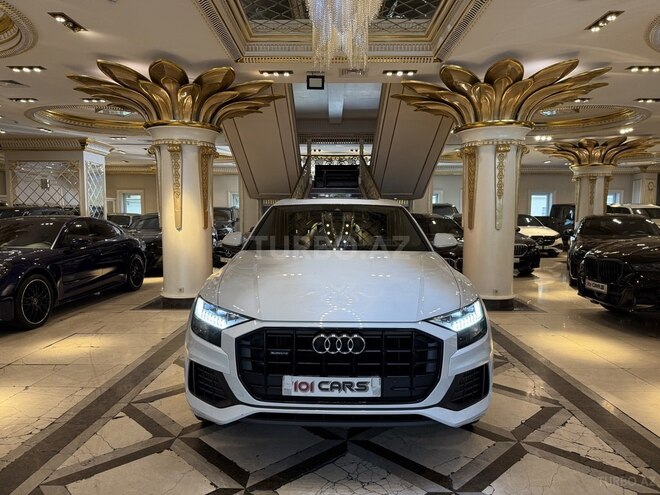 Audi Q8-1