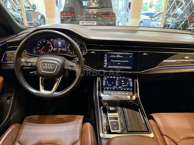 Audi Q8-9
