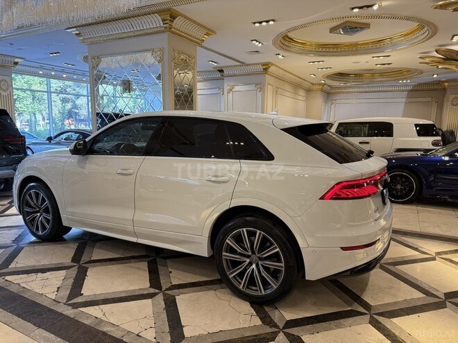 Audi Q8-7