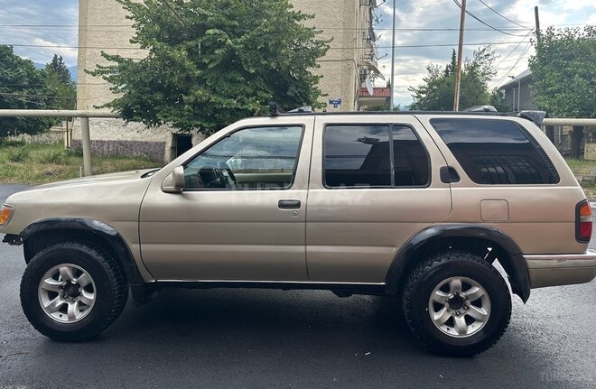 Nissan Pathfinder 1998, 212,222 km - 3.3 l - Zaqatala
