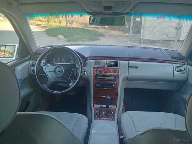 Mercedes E 240 1998, 255,649 km - 2.4 l - Bakı