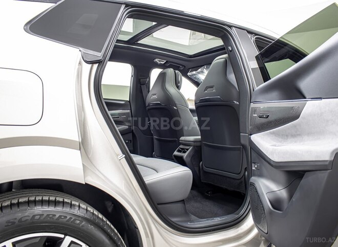 Lynk & Co 08-18