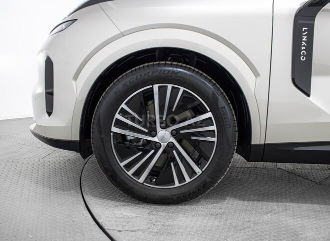 Lynk & Co 08-9