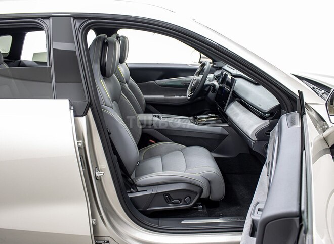 Lynk & Co 08-19