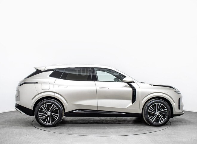 Lynk & Co 08-4