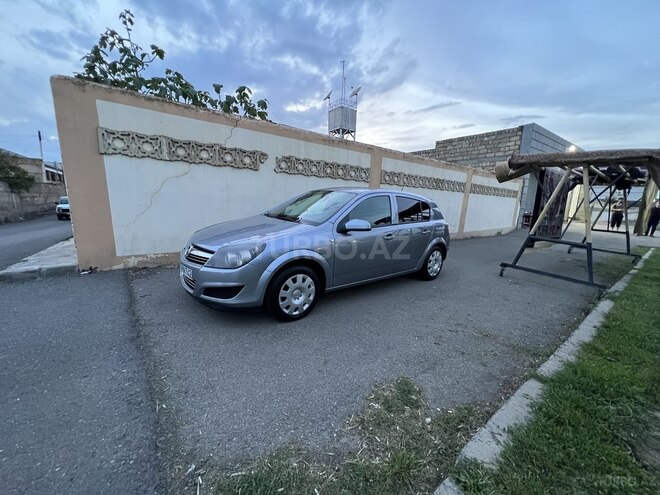 Opel Astra 2009, 214,000 km - 1.4 l - Gəncə