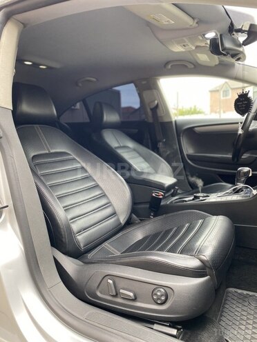 Volkswagen Passat CC-10