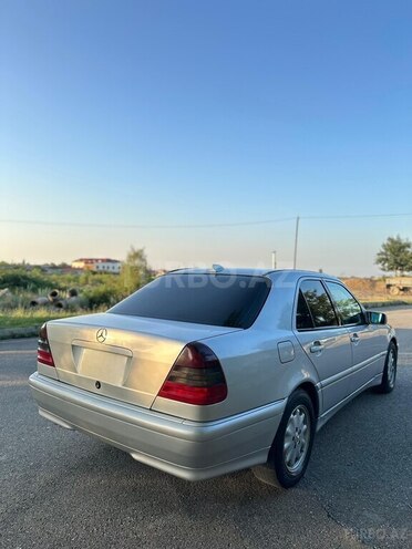 Mercedes C 230 1999, 367,000 km - 2.3 l - Quba