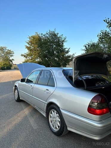 Mercedes C 230 1999, 367,000 km - 2.3 l - Quba