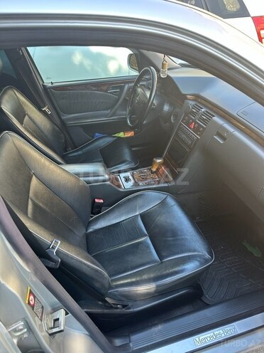 Mercedes E 320 2000, 267,000 km - 3.2 l - Bakı
