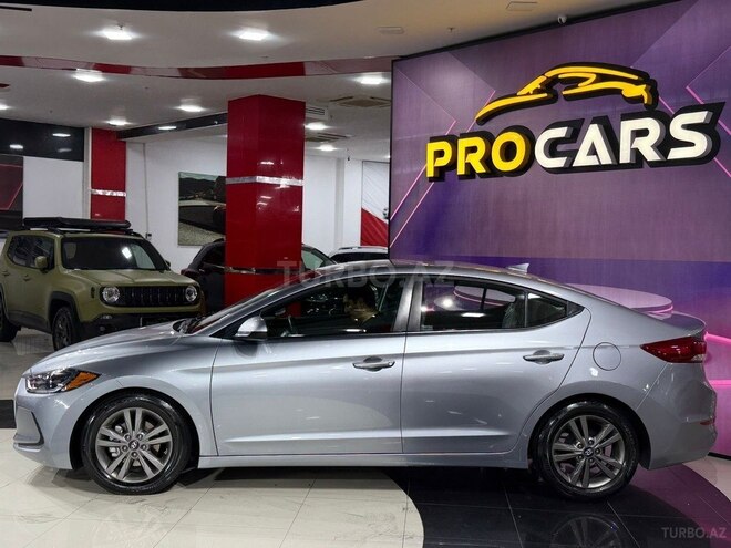 Hyundai Elantra-9