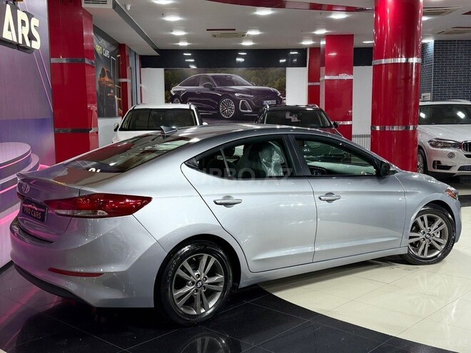 Hyundai Elantra-6