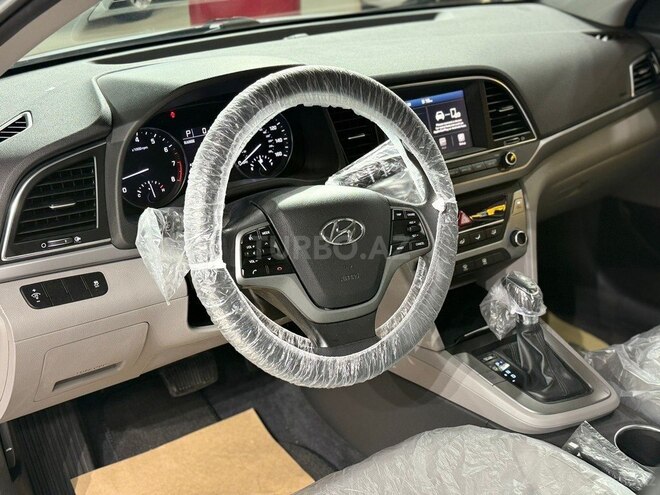 Hyundai Elantra-13