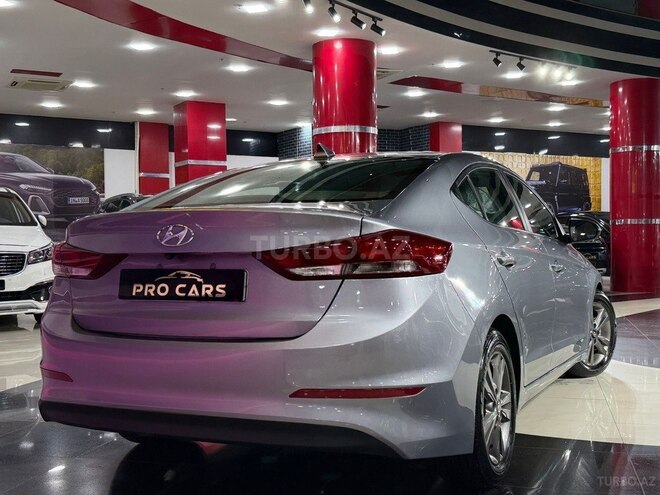 Hyundai Elantra-7