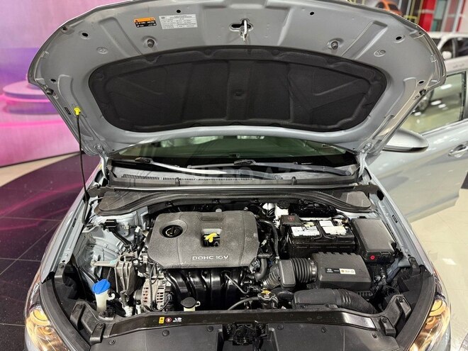 Hyundai Elantra-21