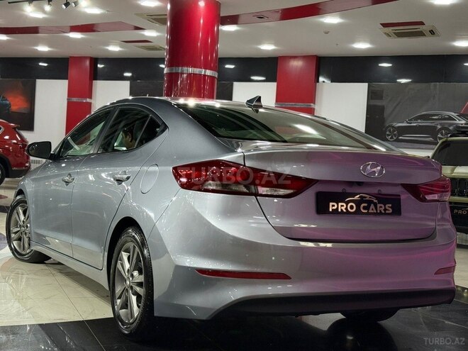 Hyundai Elantra-16