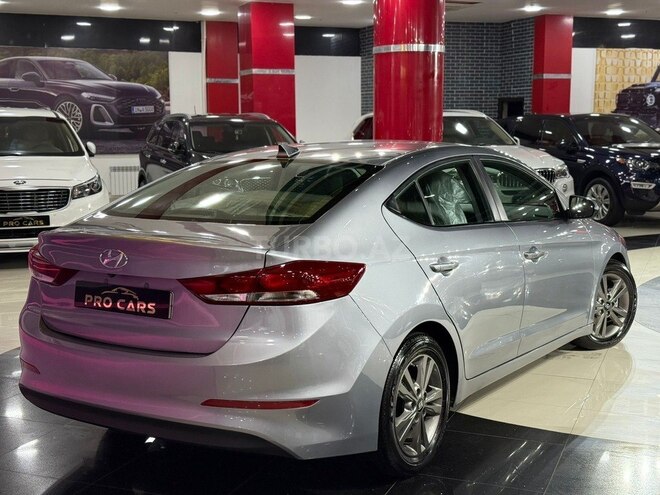 Hyundai Elantra-3