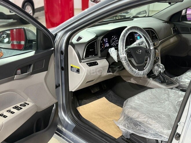 Hyundai Elantra-15