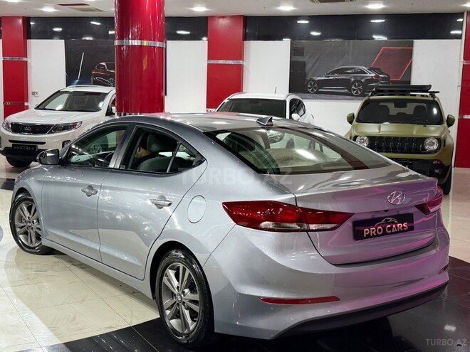 Hyundai Elantra-14