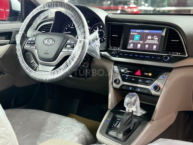 Hyundai Elantra-18