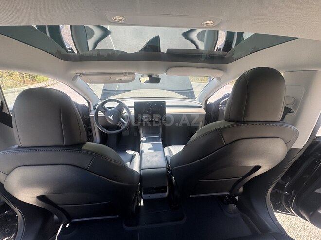 Tesla Model 3-10