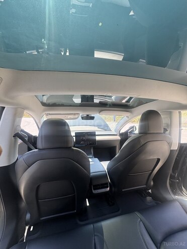 Tesla Model 3-11