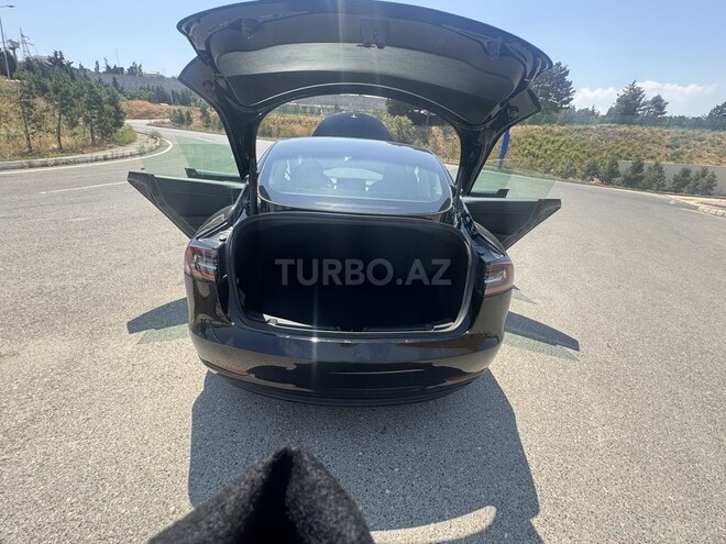 Tesla Model 3-9