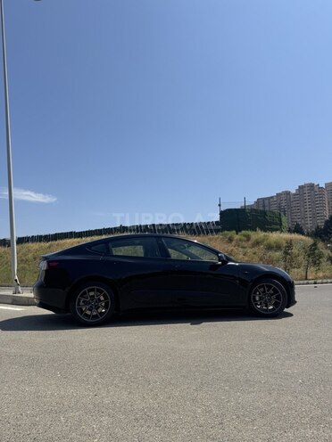 Tesla Model 3-6