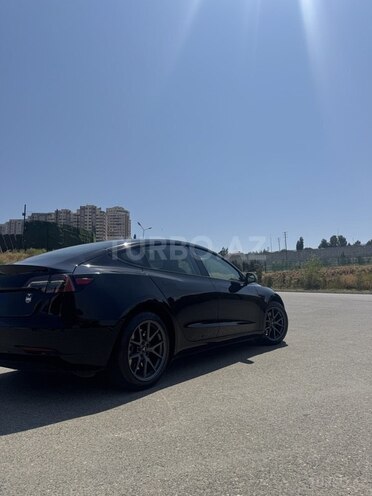 Tesla Model 3-8