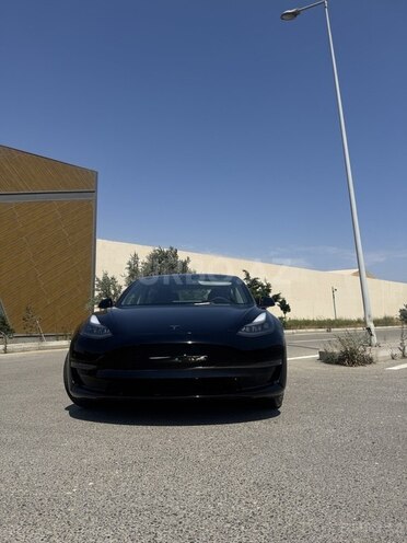 Tesla Model 3-5