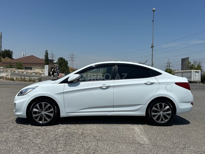 Hyundai Accent-4