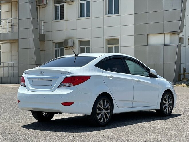Hyundai Accent-8